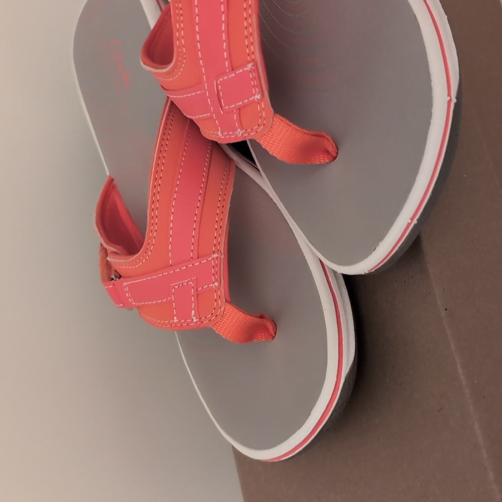 Clarks Cloudsteppers Breeze Sea Bright Coral Thong Sandals. Size 8. NEW - Picture 7 of 14